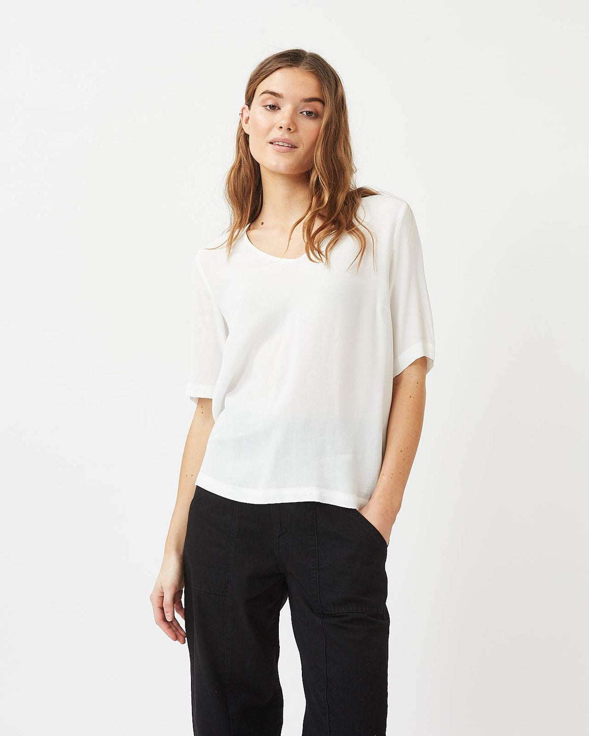 Minimum - Elvire V-Neck 212 Short Sleeved Blouse #Color_Snow White