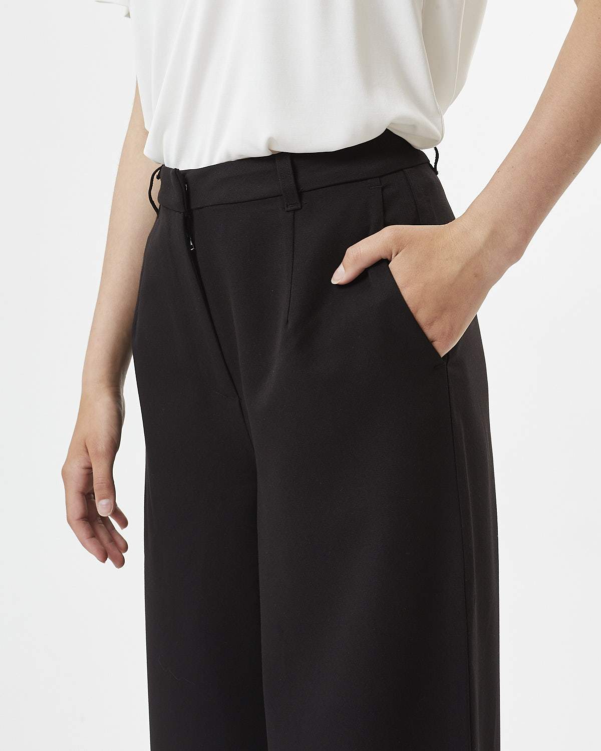 Lessa e54 Casual Pants